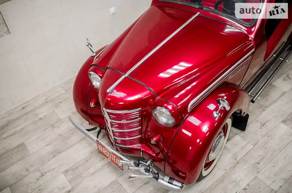 Три найефектніші ретроавто, які продають в Україні: ціни і фото